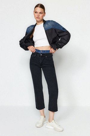 Прямые джинсы с высокой талией и черным поясом с цветовыми блоками