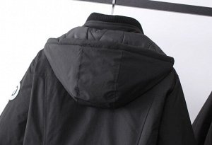 Курта с капюшоном, внутри утеплена стеганым подкладом, на молнии, черный