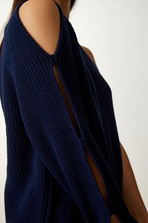Женский темно-синий трикотажный свитер с одним рукавом и детализированным окном PF00059