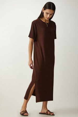 Женское коричневое трикотажное платье в рубчик с круглым вырезом DZ00111