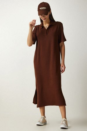 Женское коричневое трикотажное платье в рубчик с воротником-поло DZ00110