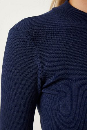 Женская укороченная трикотажная блузка с водолазкой темно-синего цвета GT00059
