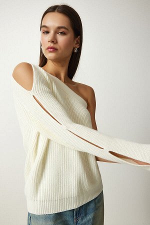 Женский трикотажный свитер цвета экрю с одним рукавом и детализированным окном PF00059