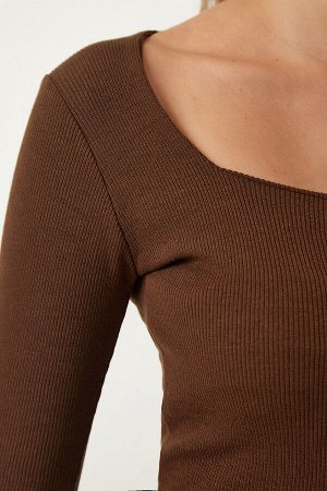 Женская коричневая трикотажная блузка с квадратным вырезом GT00052