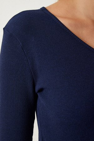 Женская вельветовая трикотажная блузка темно-синего цвета с открытыми плечами TG00011