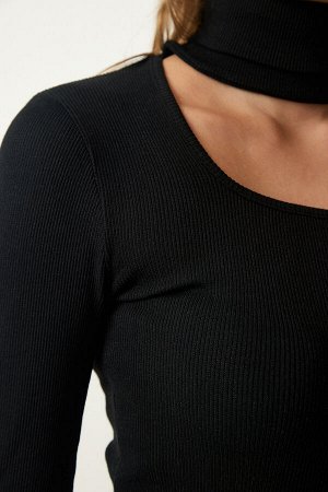 Женская черная вязаная блузка с высоким воротником и детальным вырезом GT00228