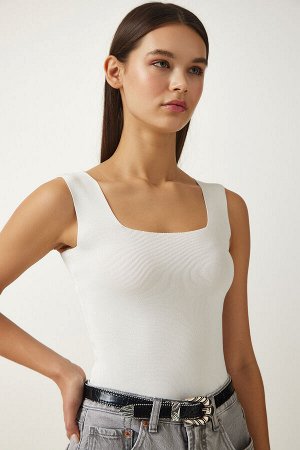 Женская укороченная трикотажная блузка белого цвета с квадратным воротником US00358