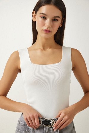 Женская укороченная трикотажная блузка белого цвета с квадратным воротником US00358
