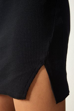 Женское черное трикотажное платье в рубчик с мини-разрезом UB00211