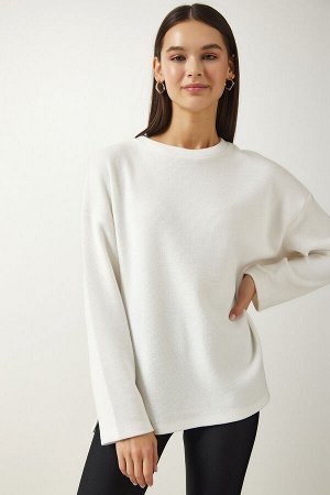 Женская трикотажная блузка цвета экрю с круглым вырезом и мягкой текстурой UB00221