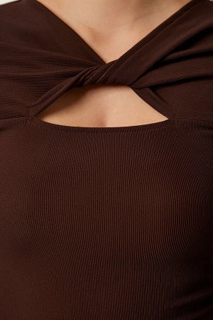 Женская коричневая вязаная блузка с вырезами и шнуровкой SF00005