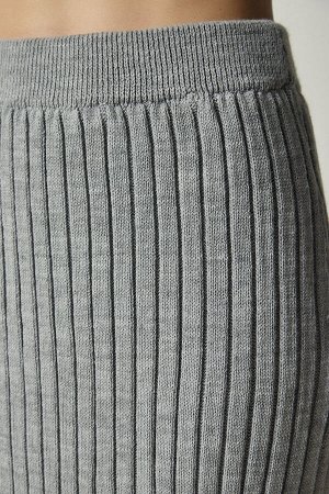 Женский серый трикотажный костюм-свитер в рубчик с юбкой YY00188