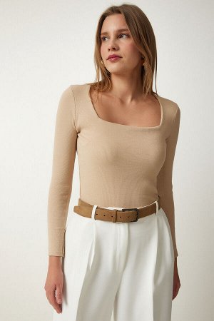 Женская кремовая трикотажная блузка с квадратным вырезом GT00052