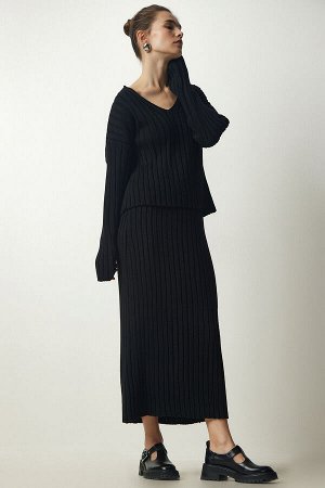 Женский черный трикотажный костюм-свитер в рубчик с юбкой YY00188