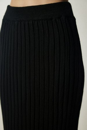 Женский черный трикотажный костюм-свитер в рубчик с юбкой YY00188