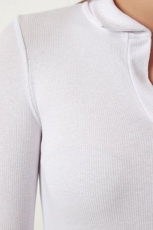 Женская белая трикотажная блузка с воротником-поло GT00111