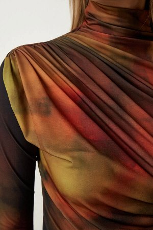 Женская коричневая блузка песочного цвета с высоким воротником и драпировкой FF00138