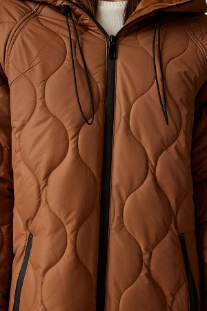 Женское коричневое стеганое пальто с капюшоном и карманами DD01285