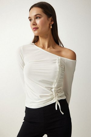 Женская белая трикотажная блузка со сборками MZ00045