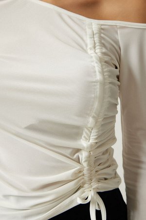 Женская белая трикотажная блузка со сборками MZ00045