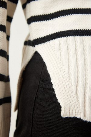 Женский трикотажный свитер кремового цвета в полоску BP00148