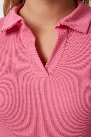 Женская розовая трикотажная блузка с воротником-поло в рубчик GT00111
