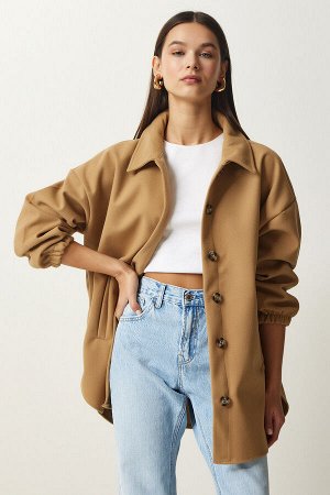 Женская куртка-рубашка оверсайз с карманами и пуговицами бисквитного цвета DD01263