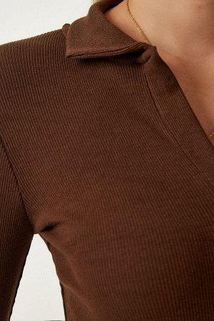 Женская коричневая трикотажная блузка с воротником-поло GT00111