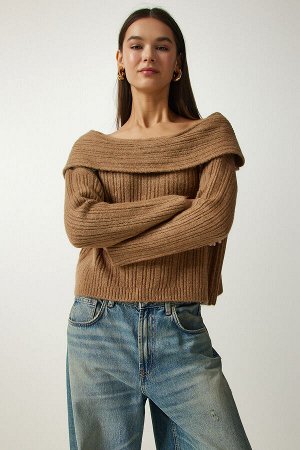 Женский вязаный свитер светло-коричневого цвета с воротником Мадонна PF00049