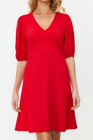 Тканое платье с красной юбкой и воланами с объемными рукавами
