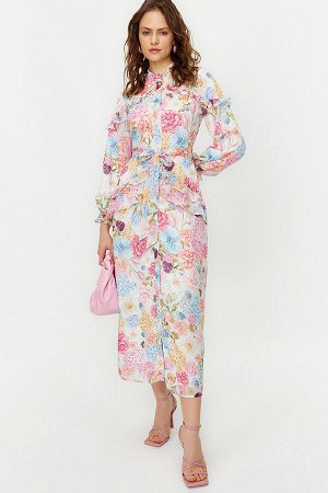 Сиреневое шифоновое платье на подкладке с цветочным принтом и рюшами