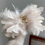 Заколка-краб из страусиных перьев, бежево-серый