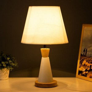 Настольная лампа "Омбр" E27 40Вт белый 25х25х42 см RISALUX