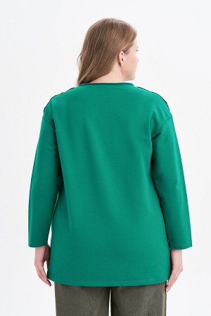 Туника 75% хлопок, 20% полиэстер, 5% лайкра
Женская туника больших размеров, выполнена из трикотажного полотна по типу футер двухнитка, прямого кроя.
Длина по спинке/длина рукава/ширина по груди/ширин