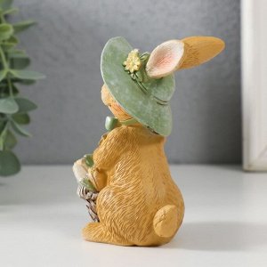 Фигурка полистоун «Зайка в шляпке с корзинкой тюльпанов», 8x5.5x10.5 см
