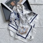 Квадратный платок с принтом