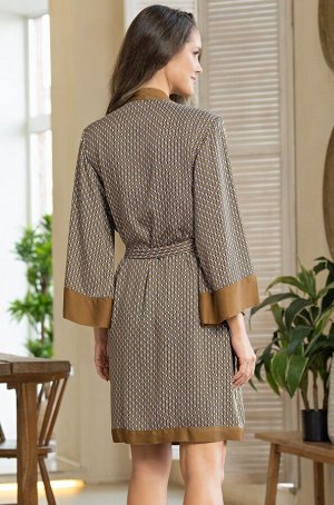 Donna 5133 Короткий запашной халат Mia-Amore с длинным широким рукавом. Изделие выполнено из тканой принтованной вискозы с шелком и дополнено однотонной отделкой. В боковых швах халата обработаны карм