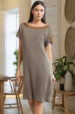 Donna 5104 Туника Mia-Amore свободного силуэта длиной чуть выше колен с коротким рукавом. Изделие выполнено из тканой принтованной вискозы с шелком и однотонной отделкой. По низу боковых швов располож