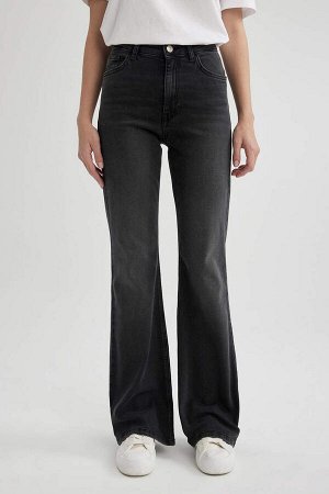 Укороченные джинсовые брюки до щиколотки с расклешенной талией Mia и высокой талией.