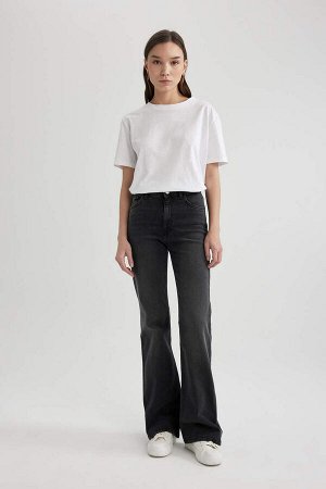 Укороченные джинсовые брюки до щиколотки с расклешенной талией Mia и высокой талией.
