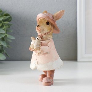 Фигурка полистоун «Зайка в шляпке и дождевике с воробышком», 13.5x6.5x7 см