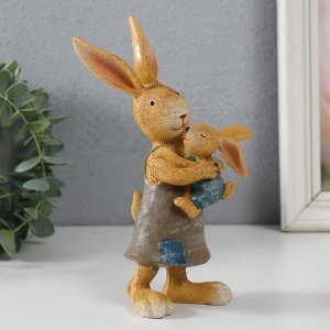Фигурка полистоун «Мама Зайка с зайчонком», 10x6x18.5 см