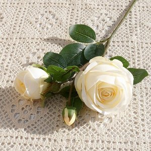 Искусственные розы на ветке, цвет белый