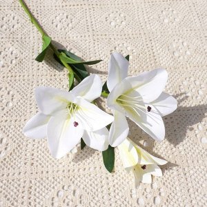 Искусственные цветы "Лилии" на ветке, цвет белый