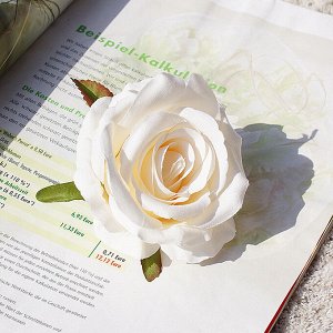 Искусственная роза (12 шт), цвет белый