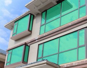 Солнцезащитная пленка для окон и балконов