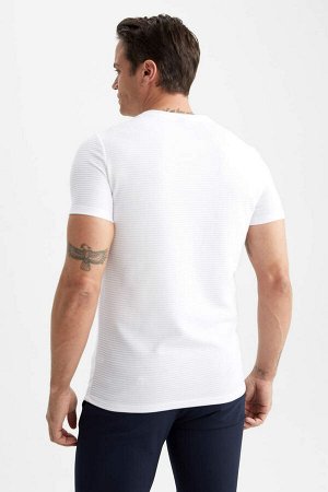 Облегающая футболка с круглым вырезом и короткими рукавами