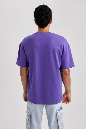 Удобная футболка с круглым вырезом и принтом из плотной ткани с короткими рукавами