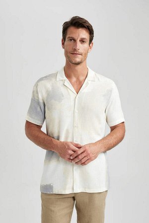 Тканая рубашка с короткими рукавами и принтом в современном стиле с воротником-поло