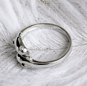 Кольцо безразмерное дельфины стерлинговое серебро